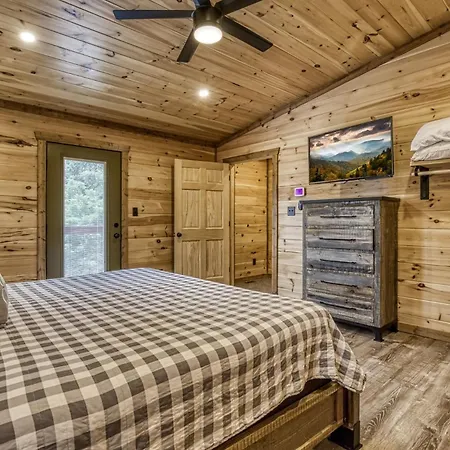 Ern841 - Sweet Feet Retreat - Location, Location, And Private Indoor Pool! Cabin-3